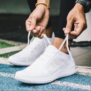 2018 Nike triple white free runs size 7